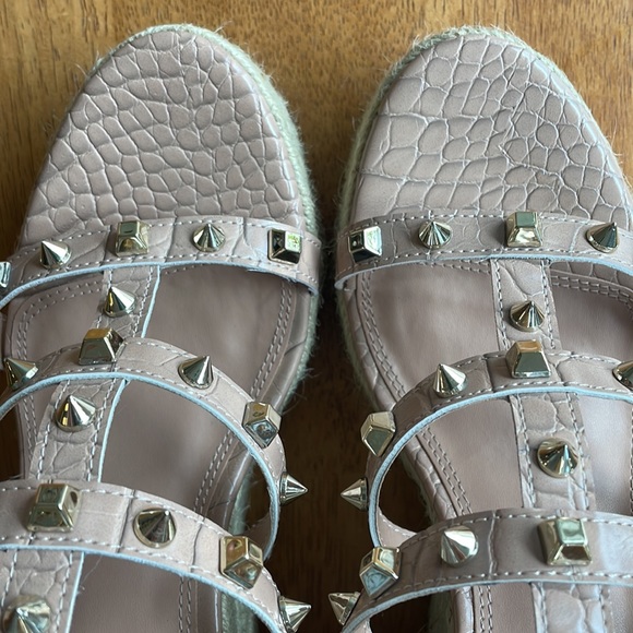 STEVEN New York Scoutt wedge espardille size 8. Nude with yellow gold hardware. - Picture 5 of 9